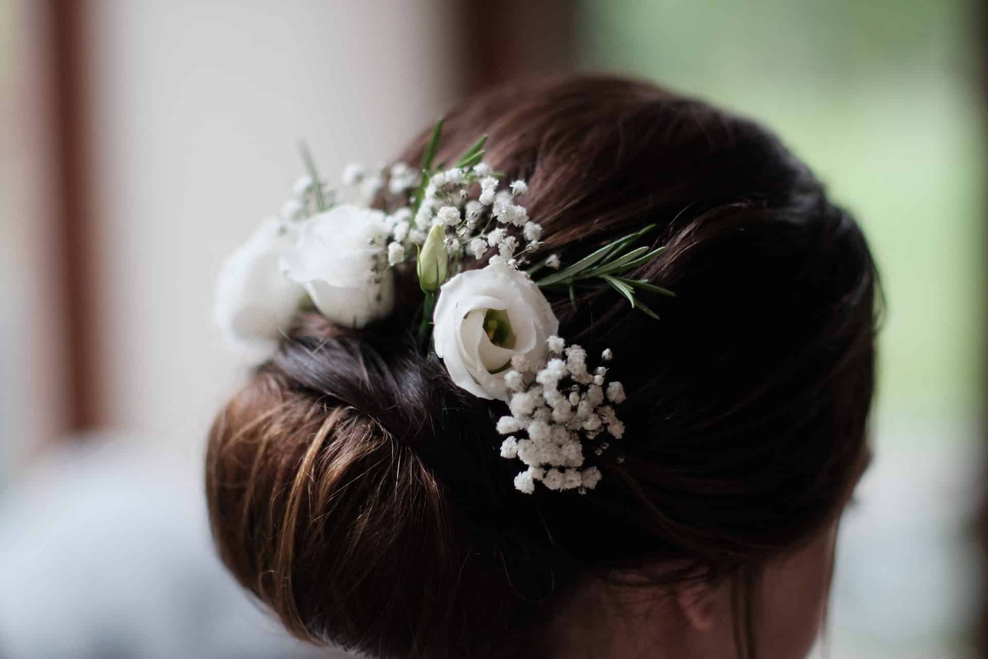 4 Types of Unique Bridal Hair Accessories We Spotted for the Millennial  Brides | WeddingBazaar